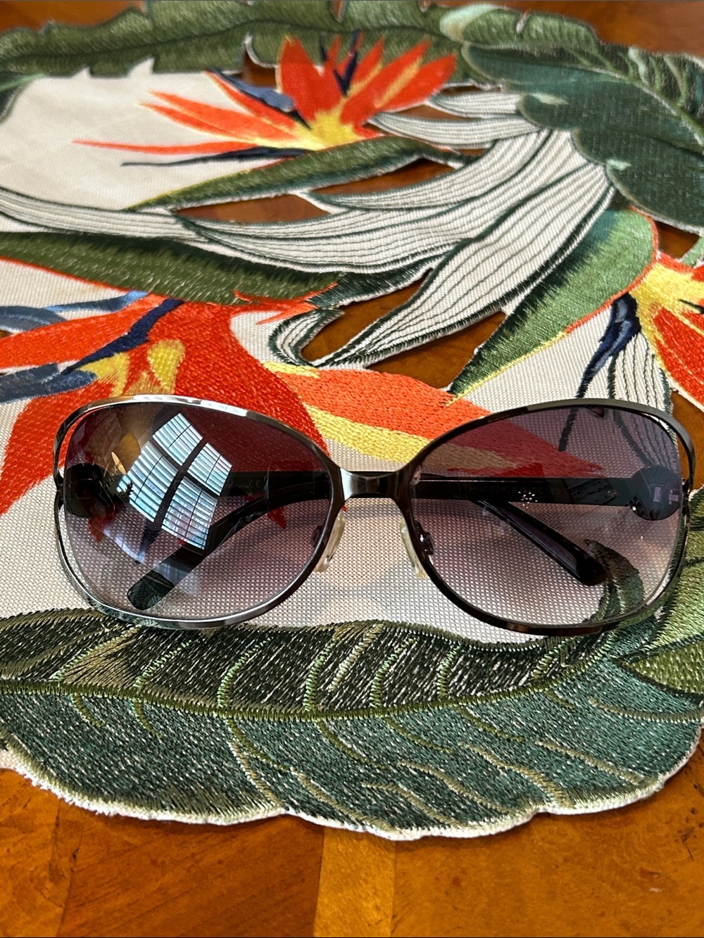 Circus by Sam Edelman Black Metal Frame Sunglasses with BrowPink Gradient Lenses